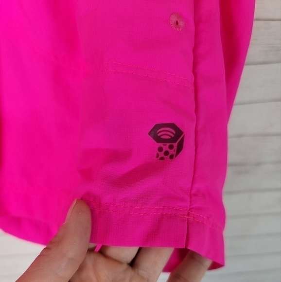 MOUNTAIN HARDWEAR NYLON TRACK SHORTS IN HOT PINK, SZ SMALL - Picture 5 of 15